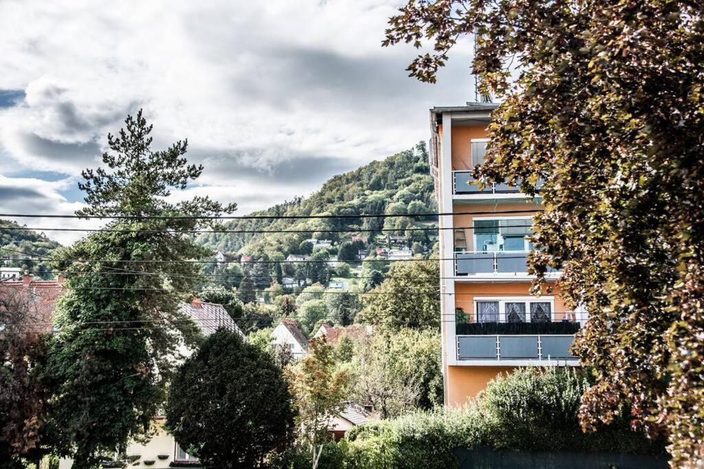 Apartment Pouringraz Fuer Kunst- Und Tennisliebhaber Экстерьер фото