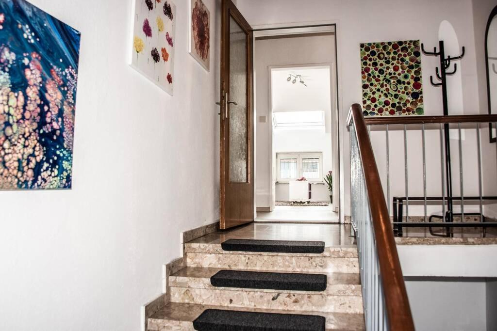 Apartment Pouringraz Fuer Kunst- Und Tennisliebhaber Экстерьер фото
