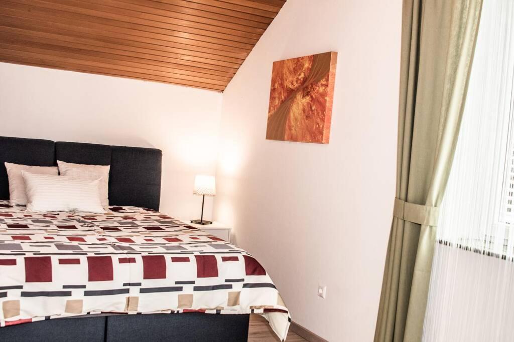 Apartment Pouringraz Fuer Kunst- Und Tennisliebhaber Экстерьер фото