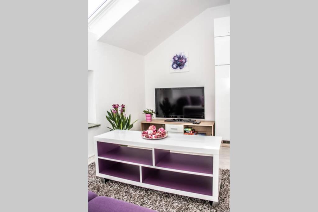 Apartment Pouringraz Fuer Kunst- Und Tennisliebhaber Экстерьер фото